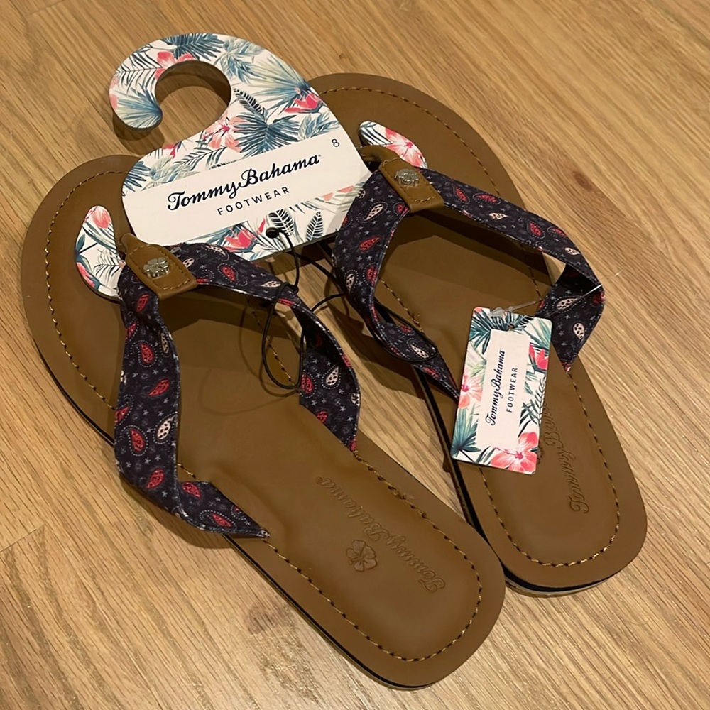 Tommy Bahama women’s size 8 navy/red paisley flip flops NWT